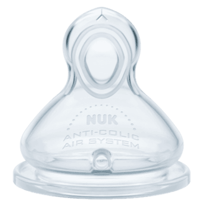 Βοηθάει τα μωρά να κάνουν τη μετάβαση, ώστε να πίνουν αυτόνομα: Η θηλή σιλικόνης NUK First Choice Plus με έλεγχο ροής επιτρέπει στο μωρό σας να ρυθμίζει ενστικτωδώς τη ροή του ταΐσματος Φυσική και κατάλληλη για τη γνάθο: η ιδιαίτερα μαλακή θηλή σιλικόνης είναι σαν το μητρικό στήθος κατά το θηλασμό Κατά των κολικών* – το σύστημα διαφυγής αέρα κατά των κολικών Anti-Colic Air System της NUK διασφαλίζει τη φυσική ροή του υγρού Κλινικά ελεγμένη**: για τον καλύτερο δυνατό συνδυασμό μητρικού θηλασμού και ταΐσματος με μπιμπερό Για κάθε τύπο ταΐσματος, συμβατή με όλα τα εξαρτήματα NUK First Choice
